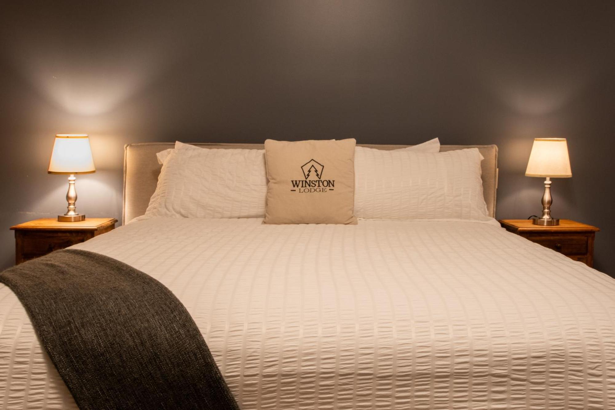 Winston Lodge Golden Dış mekan fotoğraf