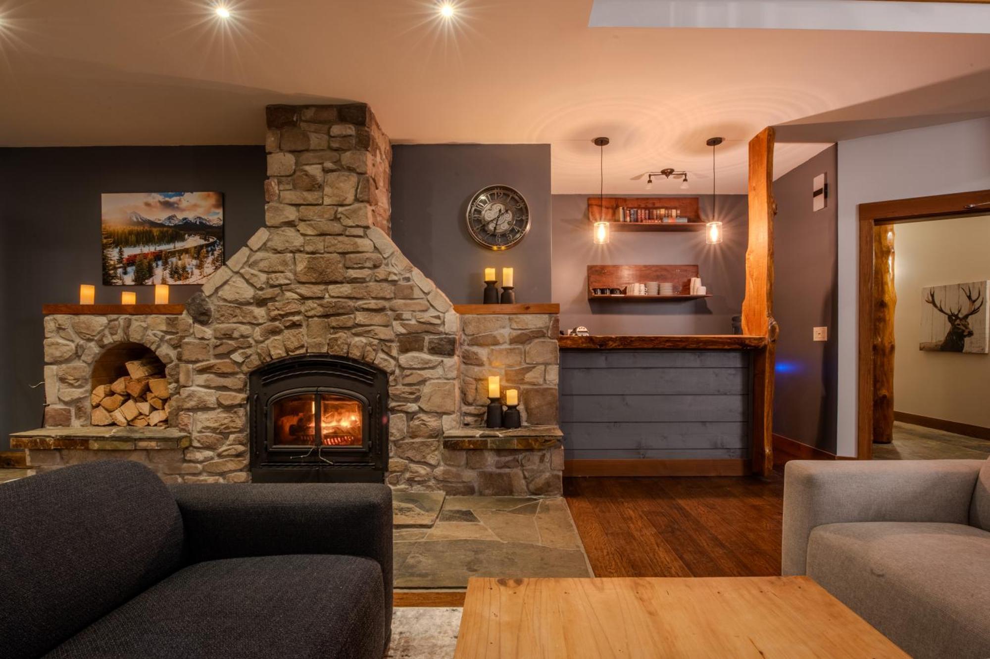 Winston Lodge Golden Dış mekan fotoğraf