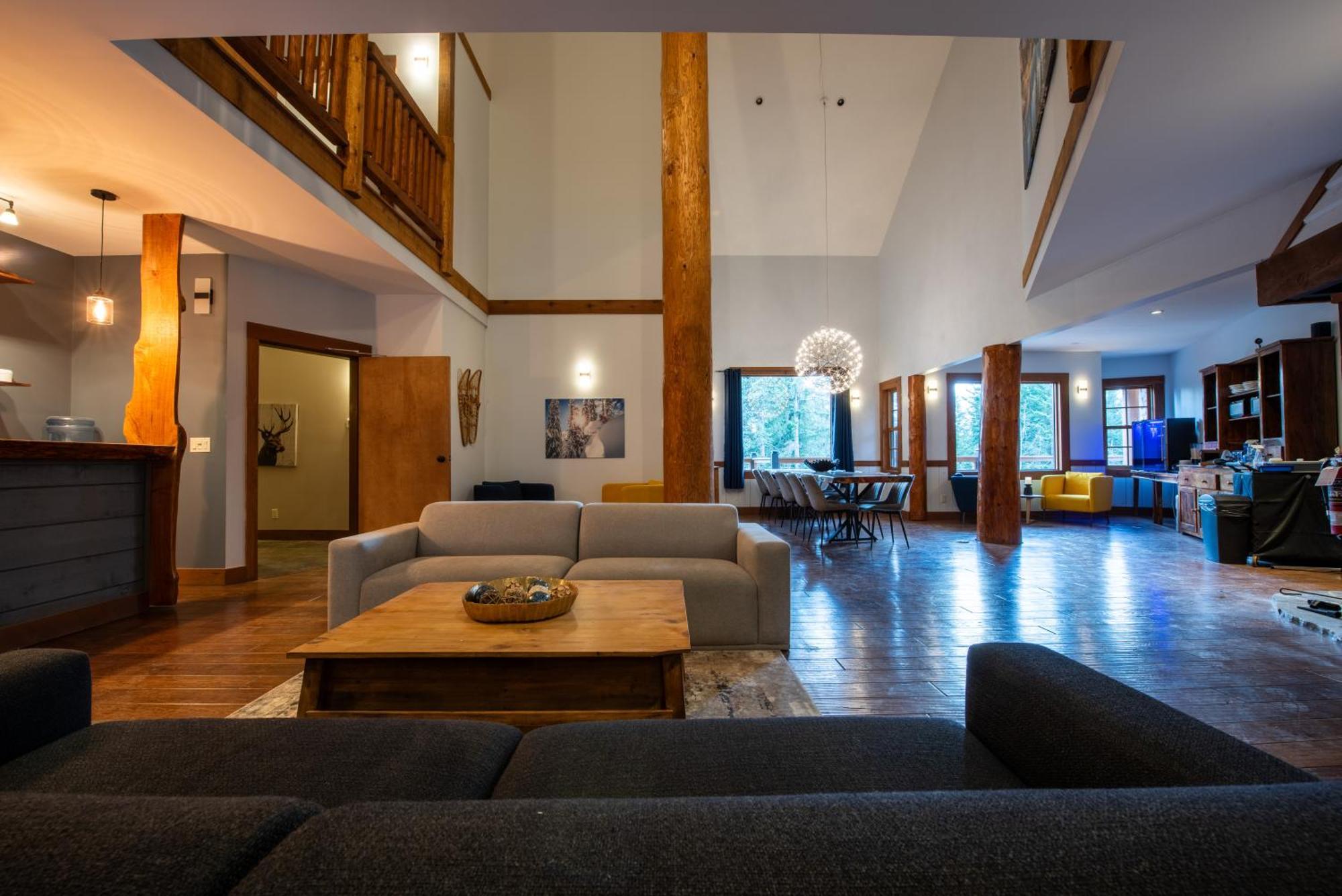 Winston Lodge Golden Dış mekan fotoğraf