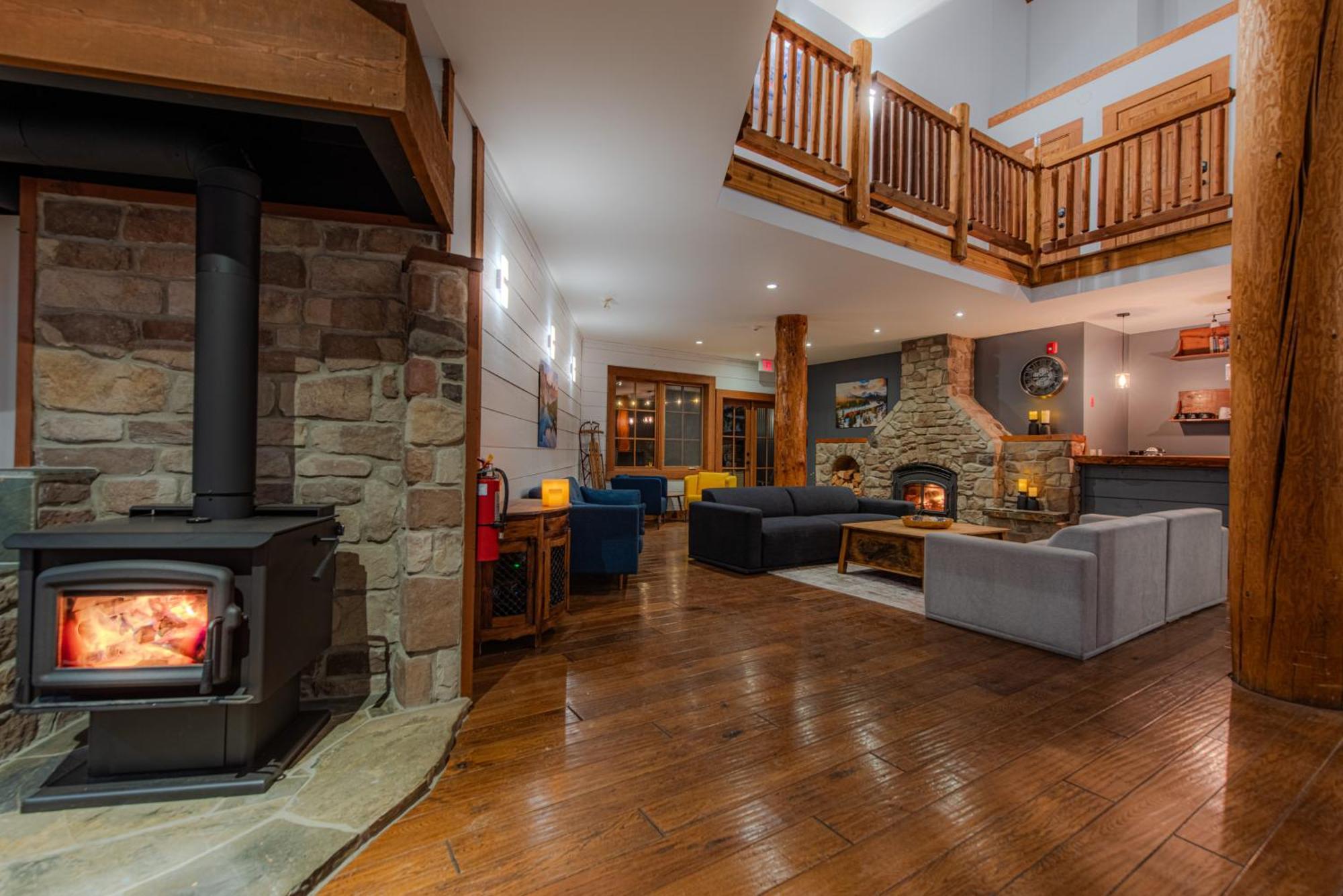 Winston Lodge Golden Dış mekan fotoğraf