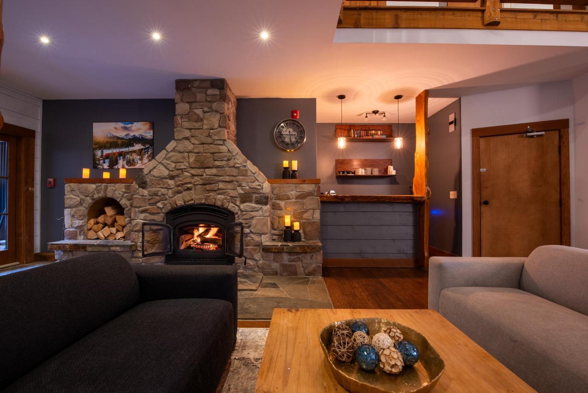 Winston Lodge Golden Dış mekan fotoğraf