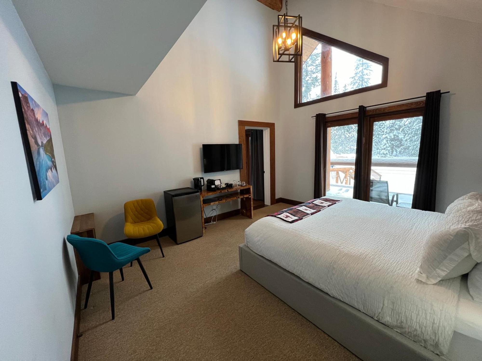 Winston Lodge Golden Dış mekan fotoğraf