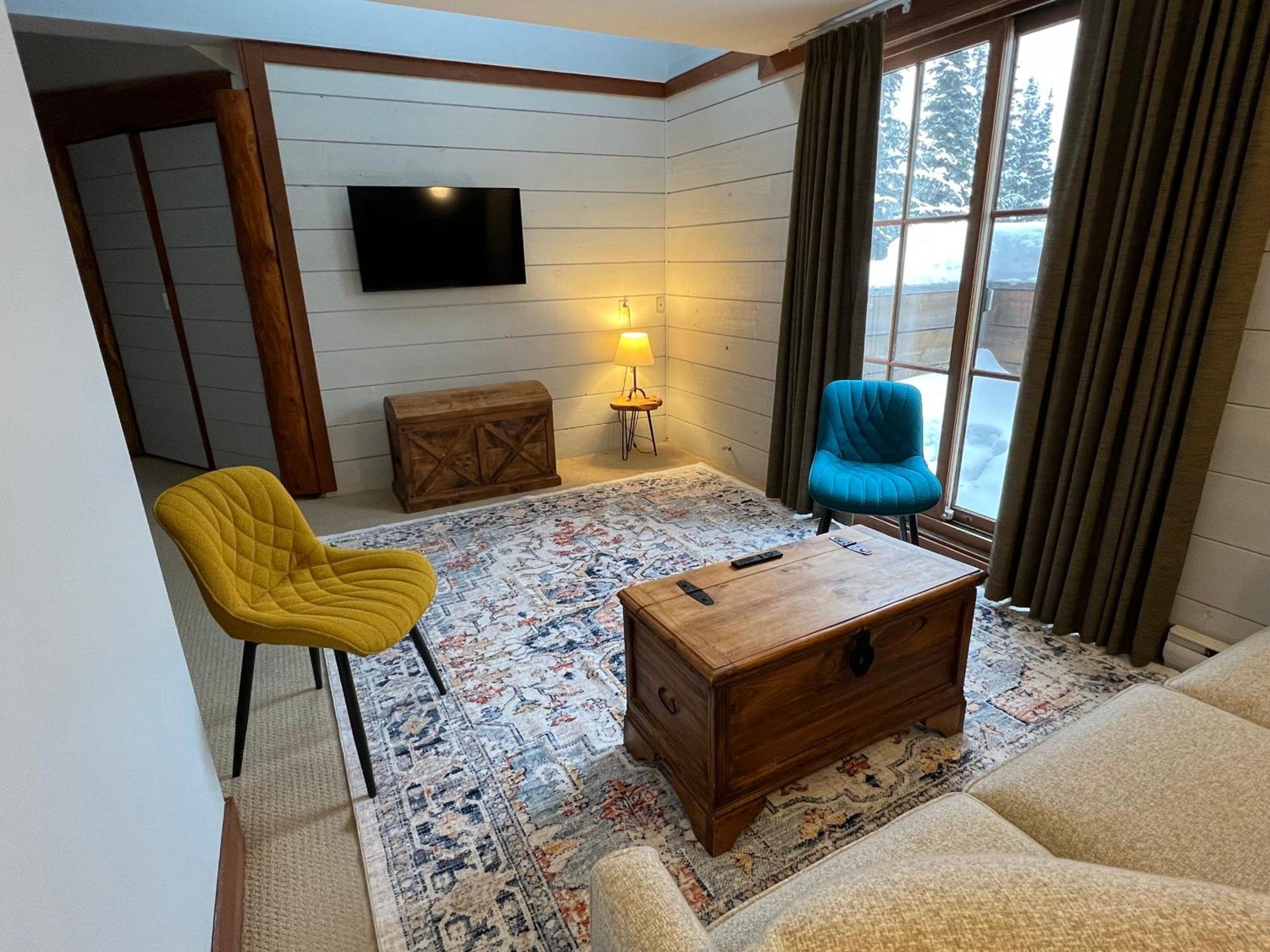 Winston Lodge Golden Dış mekan fotoğraf